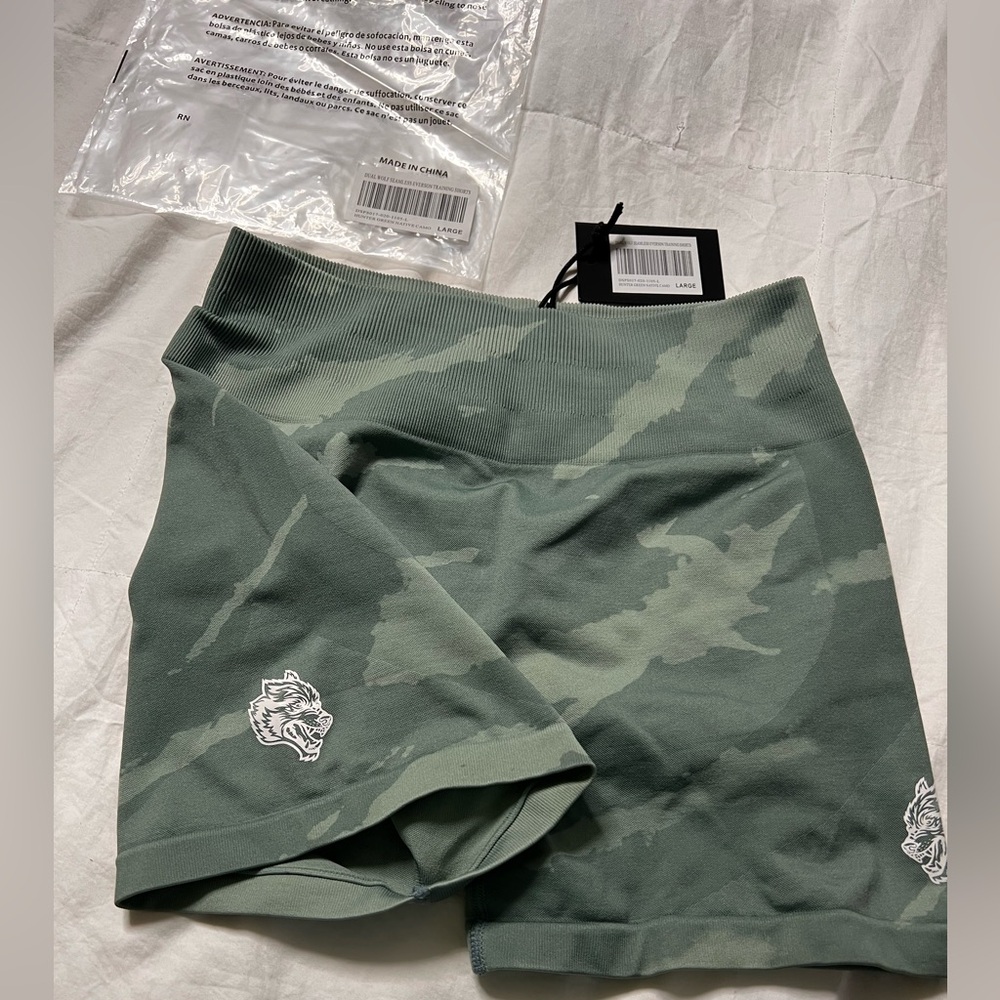 Darc Sport Dual Wolf Seamless Shorts - Green Camo price is firm